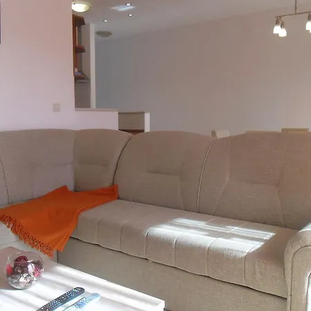 Apartment Robi *