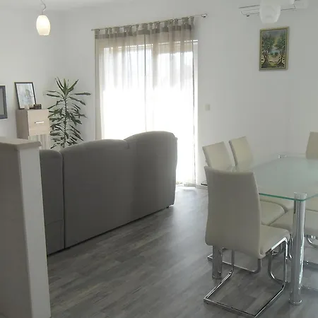 Apartment Robi